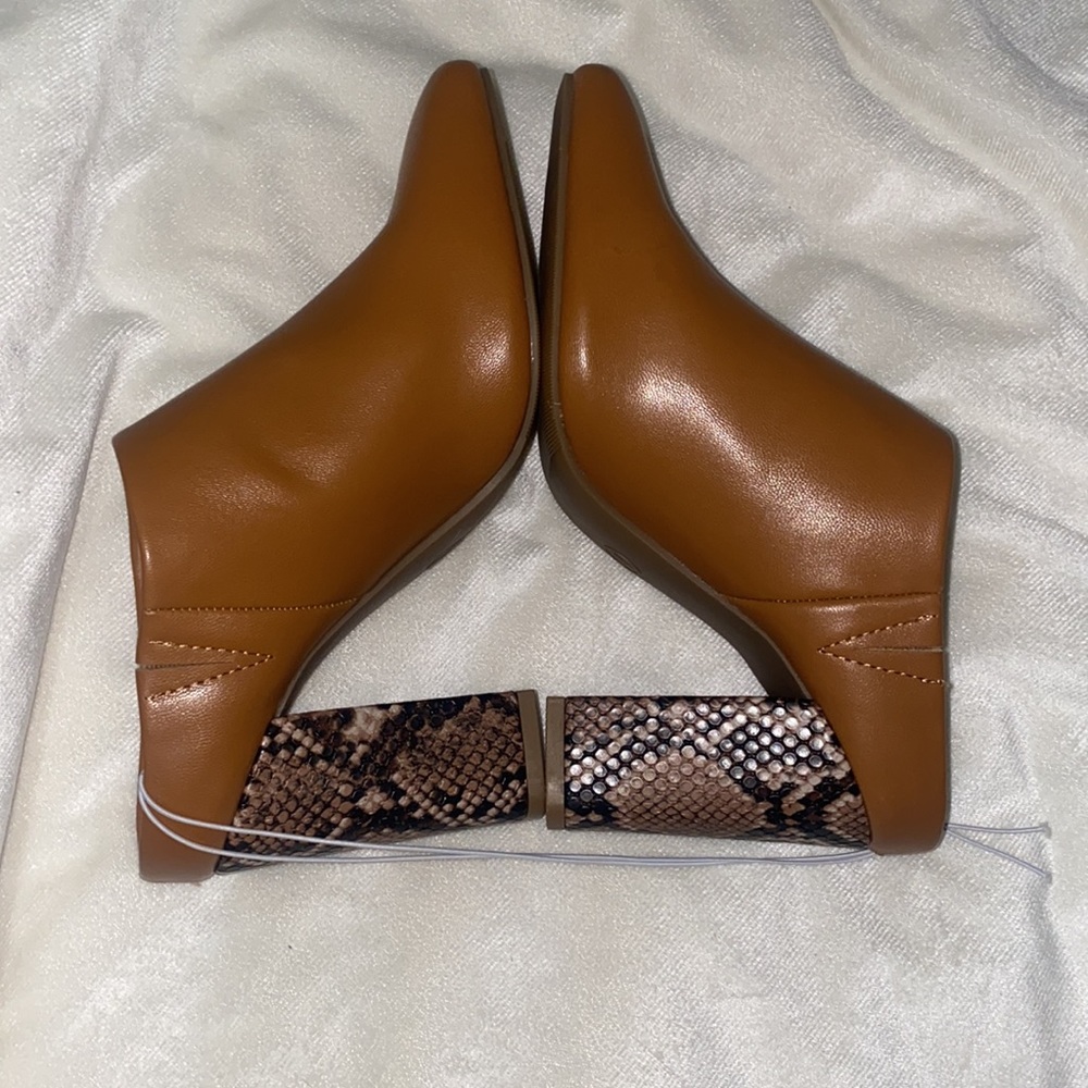 🛍️NWT Adorable snake skinned booties! - Picture 5 of 6